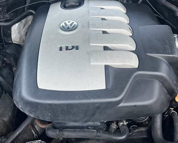 Сірий Фольксваген Туарег, об'ємом двигуна 2.5 л та пробігом 300 тис. км за 5617 $, фото 7 на Automoto.ua