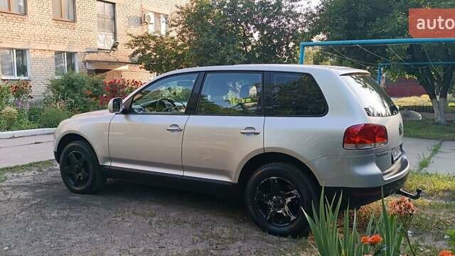 Сірий Фольксваген Туарег, об'ємом двигуна 2.5 л та пробігом 260 тис. км за 7300 $, фото 6 на Automoto.ua