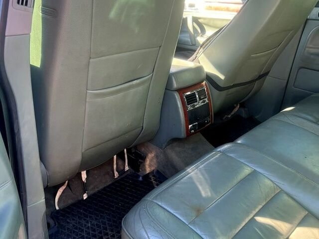 Серый Фольксваген Туарег, объемом двигателя 4.9 л и пробегом 260 тыс. км за 6000 $, фото 5 на Automoto.ua