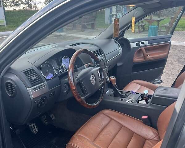 Сірий Фольксваген Туарег, об'ємом двигуна 2.5 л та пробігом 300 тис. км за 5617 $, фото 5 на Automoto.ua