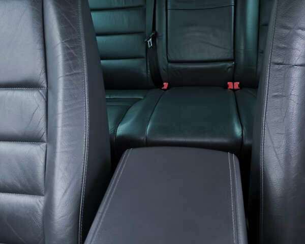 Серый Фольксваген Туарег, объемом двигателя 2.97 л и пробегом 370 тыс. км за 13000 $, фото 13 на Automoto.ua