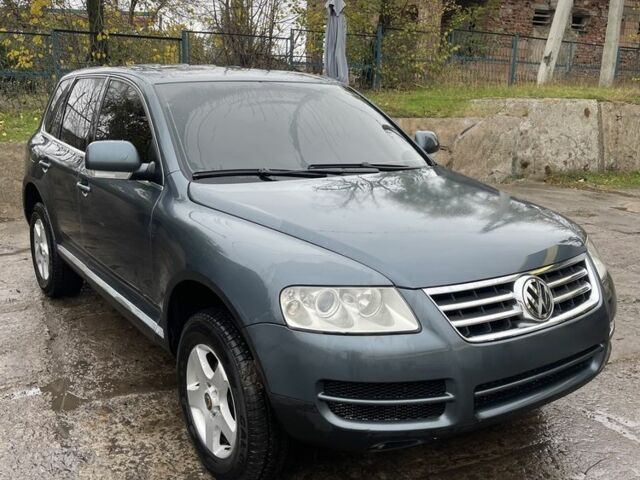 Серый Фольксваген Туарег, объемом двигателя 2.5 л и пробегом 280 тыс. км за 5299 $, фото 2 на Automoto.ua