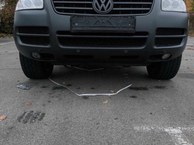 Серый Фольксваген Туарег, объемом двигателя 3 л и пробегом 371 тыс. км за 8500 $, фото 4 на Automoto.ua