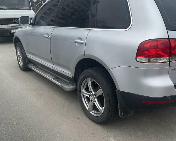 Серый Фольксваген Туарег, объемом двигателя 3.19 л и пробегом 230 тыс. км за 7200 $, фото 5 на Automoto.ua