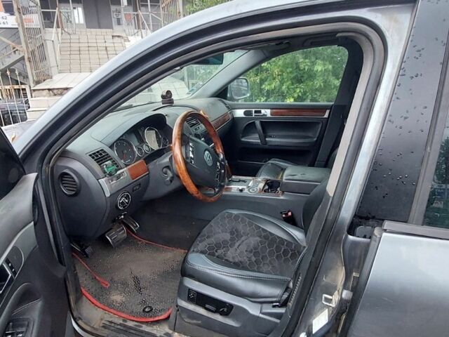 Серый Фольксваген Туарег, объемом двигателя 0 л и пробегом 290 тыс. км за 3000 $, фото 4 на Automoto.ua