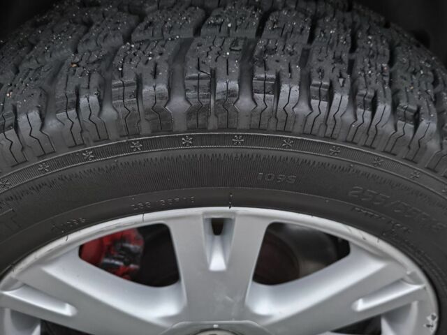 Серый Фольксваген Туарег, объемом двигателя 3 л и пробегом 371 тыс. км за 8500 $, фото 10 на Automoto.ua