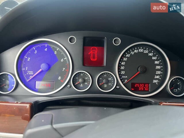 Сірий Фольксваген Туарег, об'ємом двигуна 3.2 л та пробігом 270 тис. км за 7200 $, фото 15 на Automoto.ua