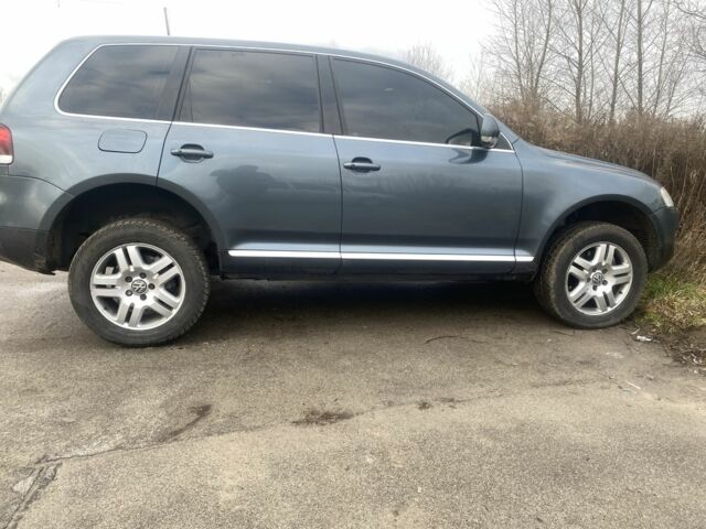 Сірий Фольксваген Туарег, об'ємом двигуна 5 л та пробігом 320 тис. км за 4000 $, фото 17 на Automoto.ua