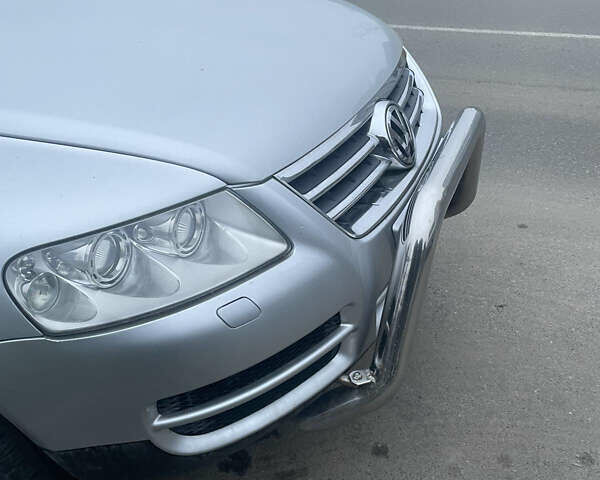 Серый Фольксваген Туарег, объемом двигателя 3.19 л и пробегом 230 тыс. км за 7200 $, фото 1 на Automoto.ua