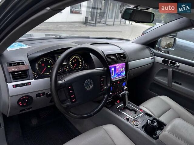 Серый Фольксваген Туарег, объемом двигателя 2.46 л и пробегом 331 тыс. км за 8500 $, фото 16 на Automoto.ua