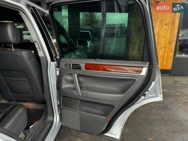 Серый Фольксваген Туарег, объемом двигателя 4.2 л и пробегом 309 тыс. км за 6999 $, фото 17 на Automoto.ua