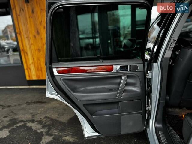 Серый Фольксваген Туарег, объемом двигателя 4.2 л и пробегом 309 тыс. км за 6999 $, фото 19 на Automoto.ua