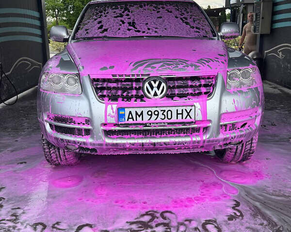 Серый Фольксваген Туарег, объемом двигателя 2.97 л и пробегом 400 тыс. км за 9300 $, фото 12 на Automoto.ua