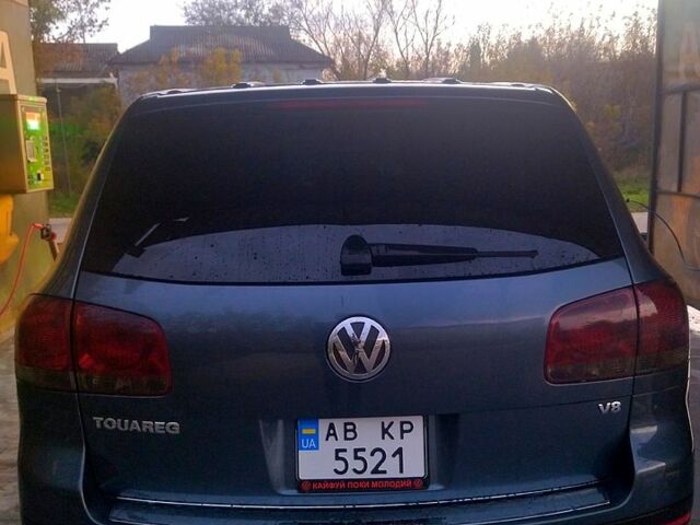Серый Фольксваген Туарег, объемом двигателя 4.2 л и пробегом 355 тыс. км за 9500 $, фото 7 на Automoto.ua