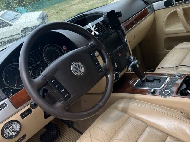 Серый Фольксваген Туарег, объемом двигателя 3 л и пробегом 400 тыс. км за 9000 $, фото 8 на Automoto.ua