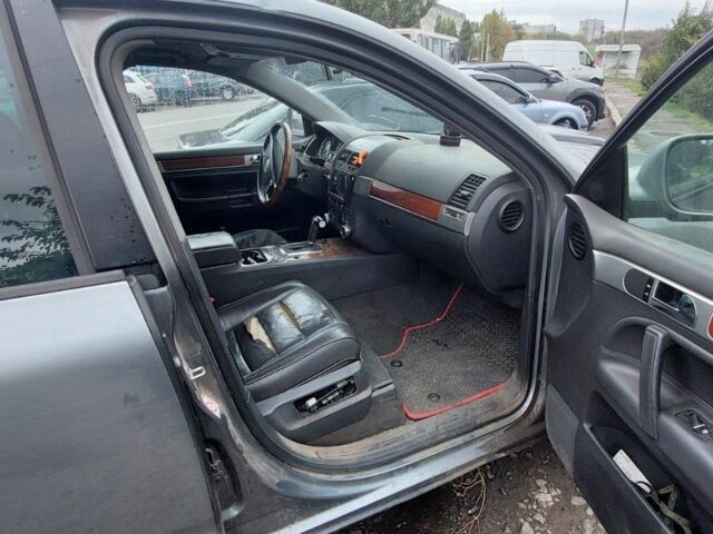 Серый Фольксваген Туарег, объемом двигателя 0 л и пробегом 290 тыс. км за 3000 $, фото 5 на Automoto.ua