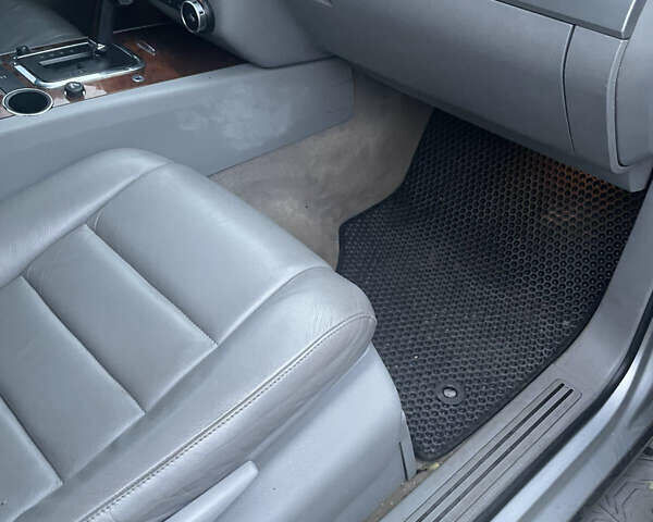 Серый Фольксваген Туарег, объемом двигателя 3.19 л и пробегом 230 тыс. км за 7200 $, фото 12 на Automoto.ua