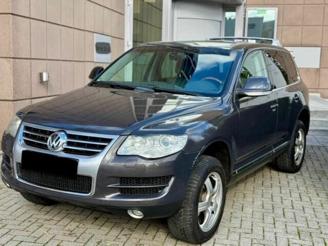 Серый Фольксваген Туарег, объемом двигателя 3 л и пробегом 213 тыс. км за 3455 $, фото 2 на Automoto.ua