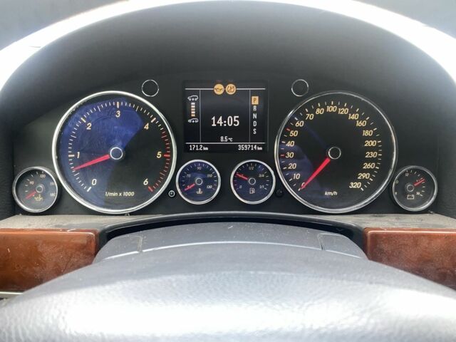 Сірий Фольксваген Туарег, об'ємом двигуна 5 л та пробігом 320 тис. км за 4000 $, фото 10 на Automoto.ua