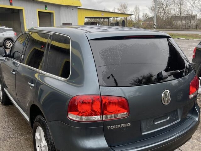 Серый Фольксваген Туарег, объемом двигателя 2.5 л и пробегом 280 тыс. км за 5299 $, фото 3 на Automoto.ua