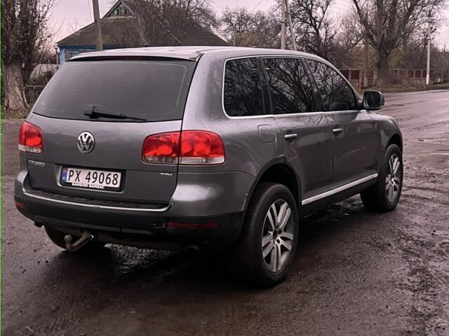 Серый Фольксваген Туарег, объемом двигателя 2.5 л и пробегом 350 тыс. км за 4700 $, фото 5 на Automoto.ua