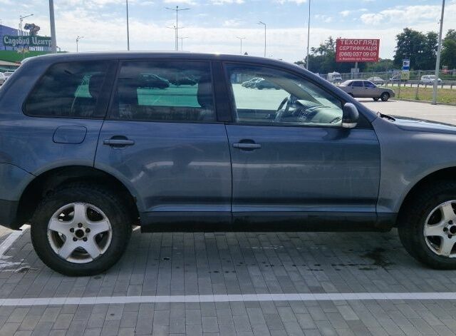 Сірий Фольксваген Туарег, об'ємом двигуна 2.5 л та пробігом 310 тис. км за 3650 $, фото 3 на Automoto.ua