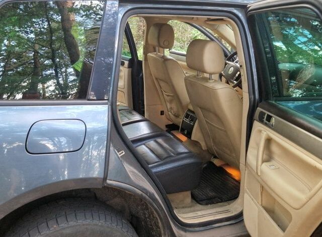 Сірий Фольксваген Туарег, об'ємом двигуна 2.5 л та пробігом 310 тис. км за 3650 $, фото 9 на Automoto.ua