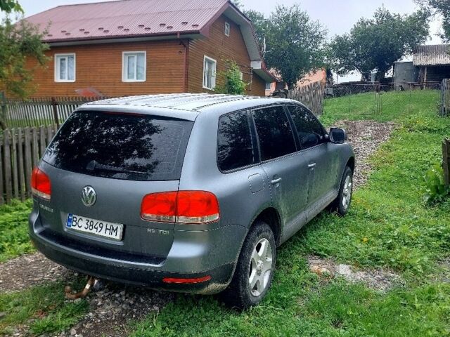 Серый Фольксваген Туарег, объемом двигателя 2.5 л и пробегом 275 тыс. км за 8050 $, фото 4 на Automoto.ua