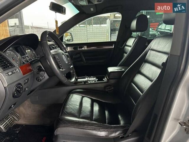 Серый Фольксваген Туарег, объемом двигателя 4.2 л и пробегом 309 тыс. км за 6999 $, фото 12 на Automoto.ua