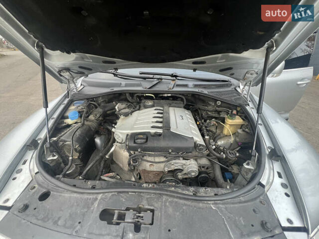 Сірий Фольксваген Туарег, об'ємом двигуна 3.2 л та пробігом 270 тис. км за 7200 $, фото 14 на Automoto.ua