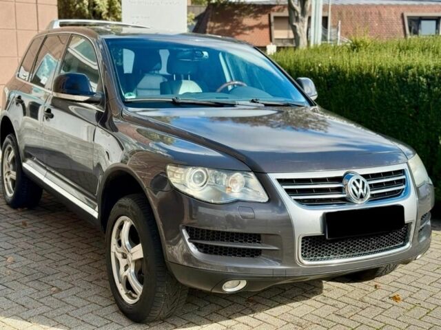 Серый Фольксваген Туарег, объемом двигателя 3 л и пробегом 213 тыс. км за 3455 $, фото 1 на Automoto.ua