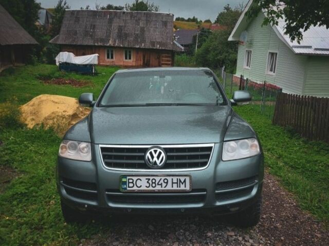 Серый Фольксваген Туарег, объемом двигателя 2.5 л и пробегом 240 тыс. км за 7950 $, фото 1 на Automoto.ua