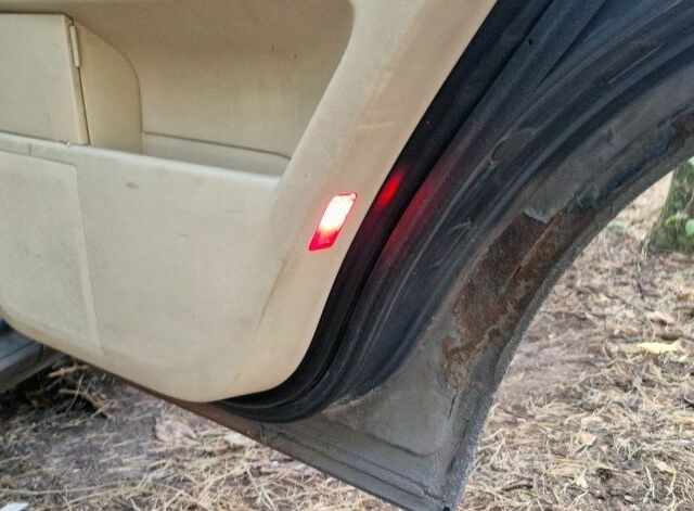 Сірий Фольксваген Туарег, об'ємом двигуна 2.5 л та пробігом 310 тис. км за 3650 $, фото 14 на Automoto.ua