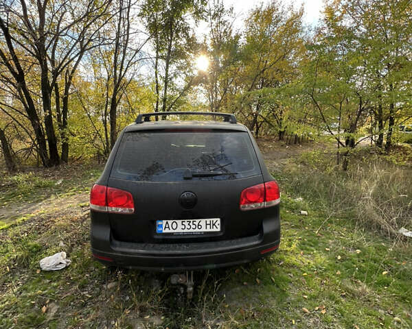 Серый Фольксваген Туарег, объемом двигателя 2.5 л и пробегом 313 тыс. км за 6000 $, фото 3 на Automoto.ua