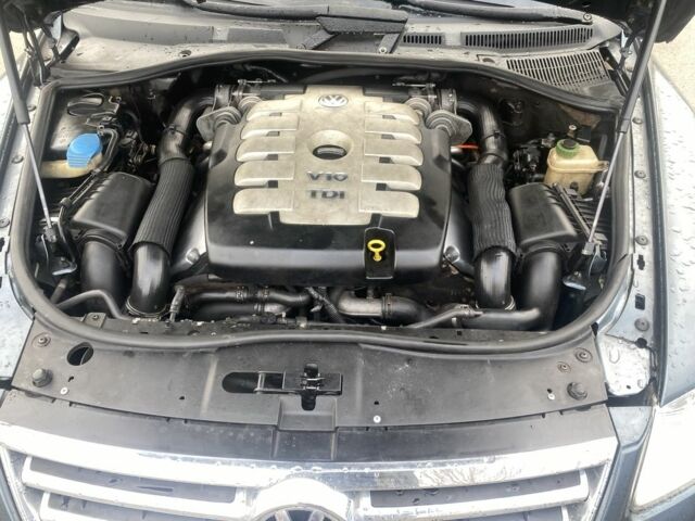 Сірий Фольксваген Туарег, об'ємом двигуна 5 л та пробігом 320 тис. км за 4000 $, фото 8 на Automoto.ua