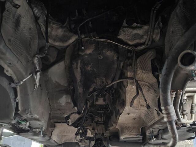 Серый Фольксваген Туарег, объемом двигателя 3 л и пробегом 370 тыс. км за 13000 $, фото 22 на Automoto.ua