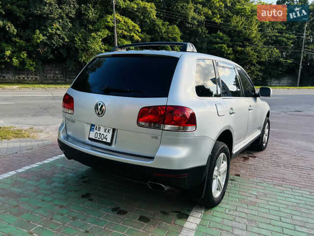 Серый Фольксваген Туарег, объемом двигателя 4.2 л и пробегом 310 тыс. км за 7400 $, фото 3 на Automoto.ua