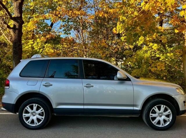 Серый Фольксваген Туарег, объемом двигателя 2 л и пробегом 1 тыс. км за 1881 $, фото 1 на Automoto.ua