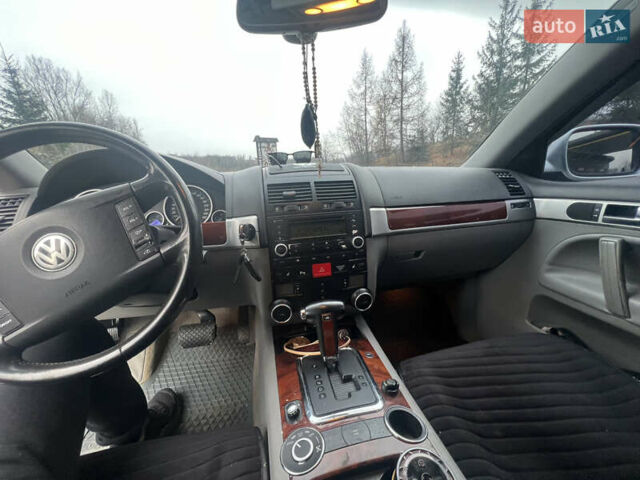 Сірий Фольксваген Туарег, об'ємом двигуна 3.2 л та пробігом 270 тис. км за 7200 $, фото 10 на Automoto.ua