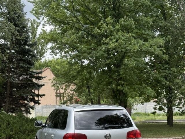 Серый Фольксваген Туарег, объемом двигателя 2 л и пробегом 473 тыс. км за 3700 $, фото 5 на Automoto.ua