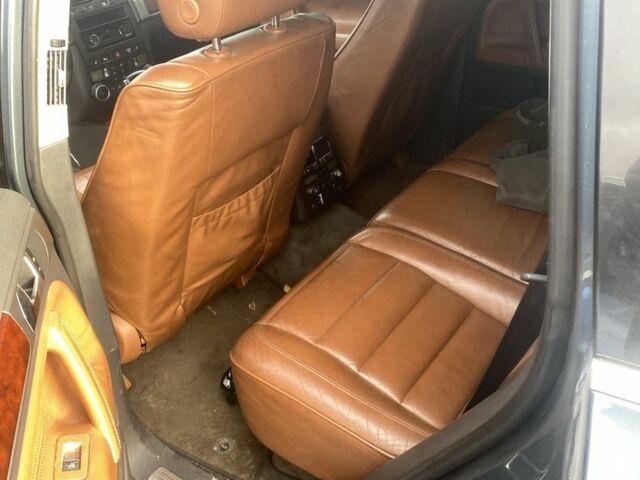 Сірий Фольксваген Туарег, об'ємом двигуна 5 л та пробігом 320 тис. км за 4000 $, фото 3 на Automoto.ua