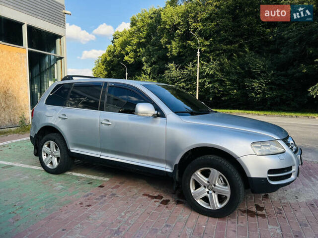 Серый Фольксваген Туарег, объемом двигателя 4.2 л и пробегом 310 тыс. км за 7400 $, фото 1 на Automoto.ua