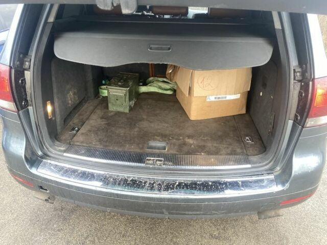 Сірий Фольксваген Туарег, об'ємом двигуна 5 л та пробігом 320 тис. км за 4000 $, фото 13 на Automoto.ua