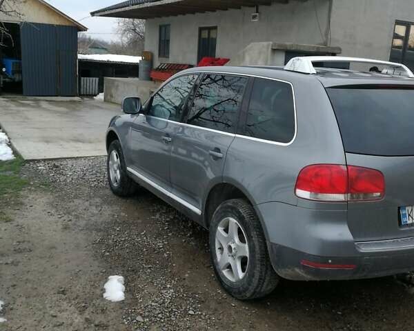 Сірий Фольксваген Туарег, об'ємом двигуна 2.5 л та пробігом 355 тис. км за 8000 $, фото 3 на Automoto.ua