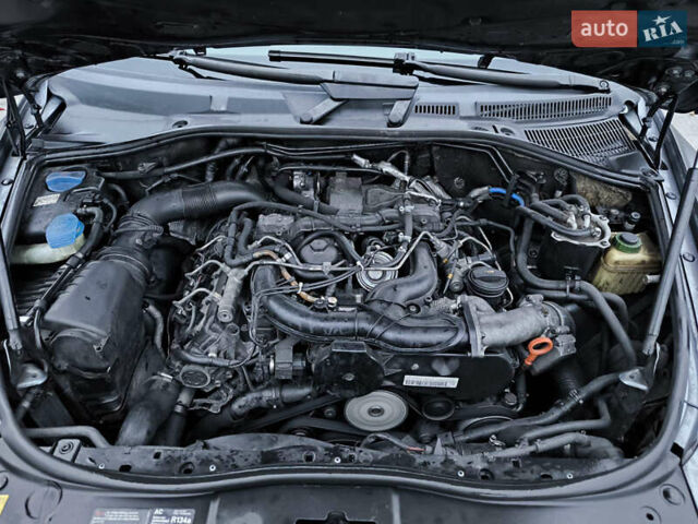 Серый Фольксваген Туарег, объемом двигателя 2.97 л и пробегом 370 тыс. км за 13000 $, фото 23 на Automoto.ua