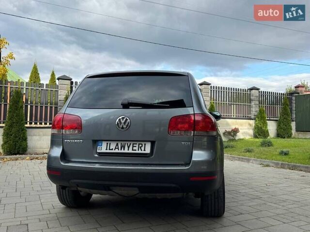 Серый Фольксваген Туарег, объемом двигателя 2.46 л и пробегом 331 тыс. км за 8500 $, фото 5 на Automoto.ua