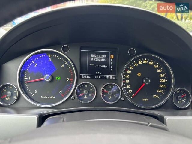 Серый Фольксваген Туарег, объемом двигателя 2.46 л и пробегом 331 тыс. км за 8500 $, фото 18 на Automoto.ua