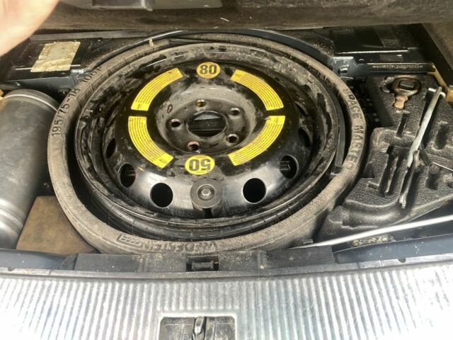 Сірий Фольксваген Туарег, об'ємом двигуна 5 л та пробігом 320 тис. км за 4000 $, фото 14 на Automoto.ua