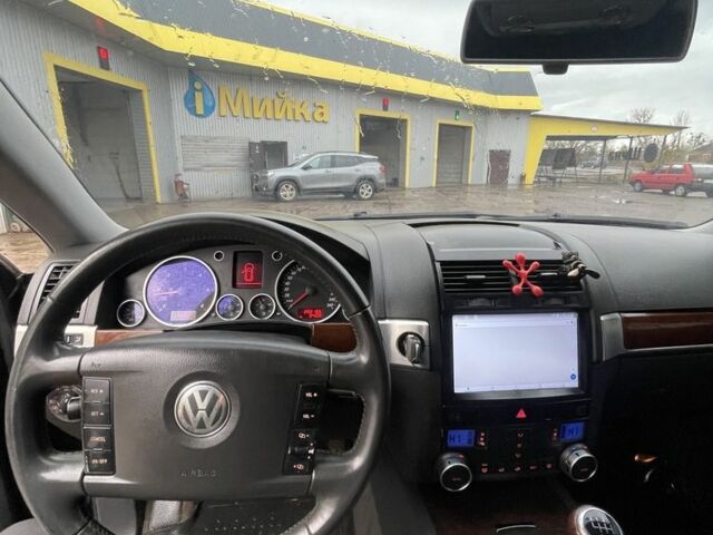 Серый Фольксваген Туарег, объемом двигателя 2.5 л и пробегом 280 тыс. км за 5299 $, фото 7 на Automoto.ua