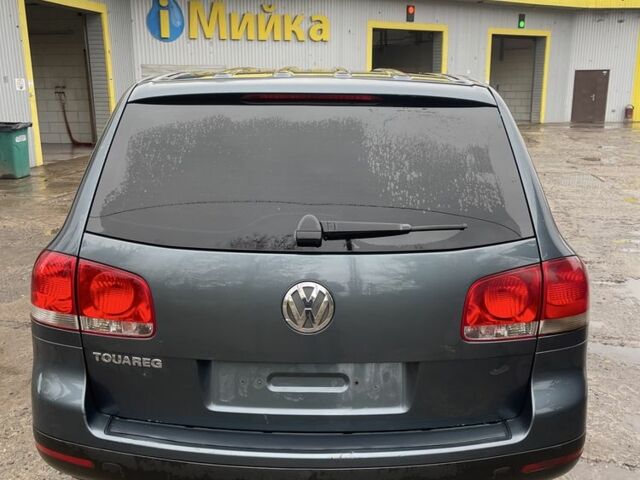 Серый Фольксваген Туарег, объемом двигателя 2.5 л и пробегом 280 тыс. км за 5299 $, фото 4 на Automoto.ua